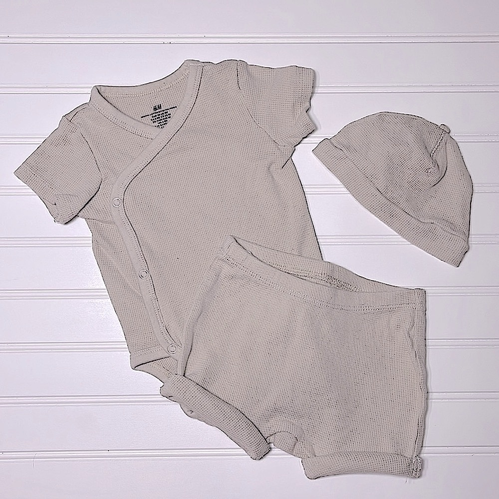 H&M EUC 100% Organic Cotton Neutral Beige Waffle Knit 3 Piece Matching Short Set